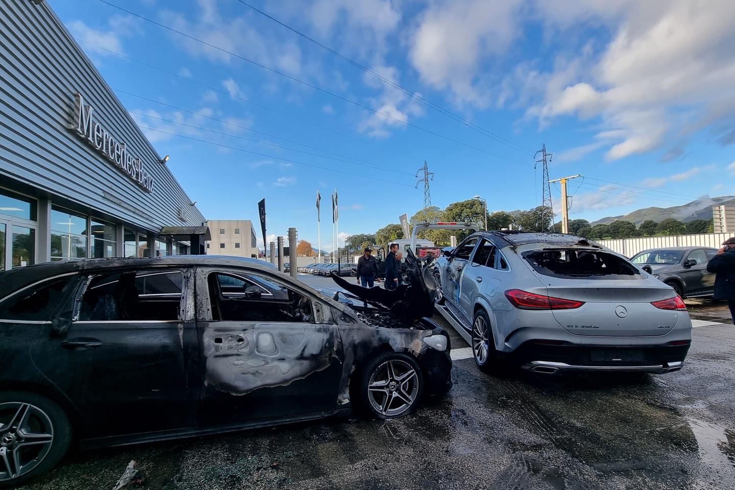 Corse : deux hommes devant le tribunal après une série d’incendie ayant visé des intérêts de proches de Gilles Simeoni