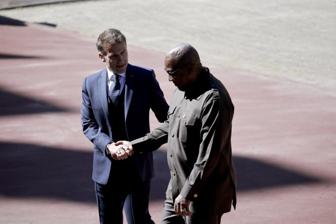 O Presidente francês, Emmanuel Macron, e o seu homólogo ganense, John Dramani Mahama, em Lyon, 7 de abril de 2026. 