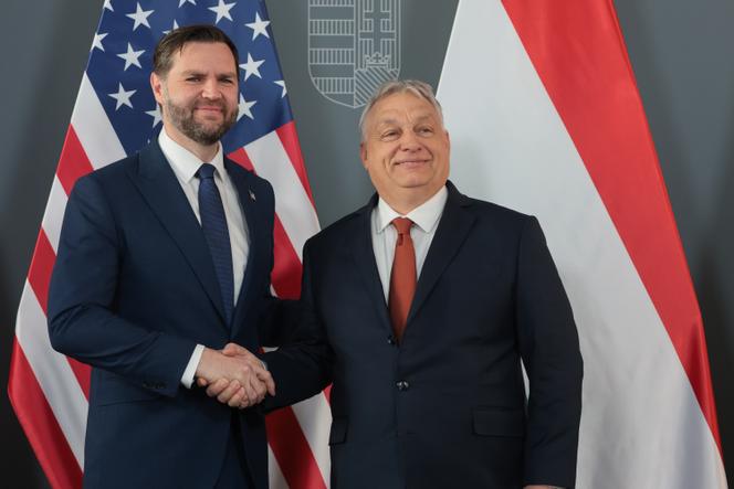 O vice-presidente dos EUA, J.D. Vance, e o primeiro-ministro húngaro, Viktor Orban, em Budapeste, Hungria, 7 de abril de 2026.