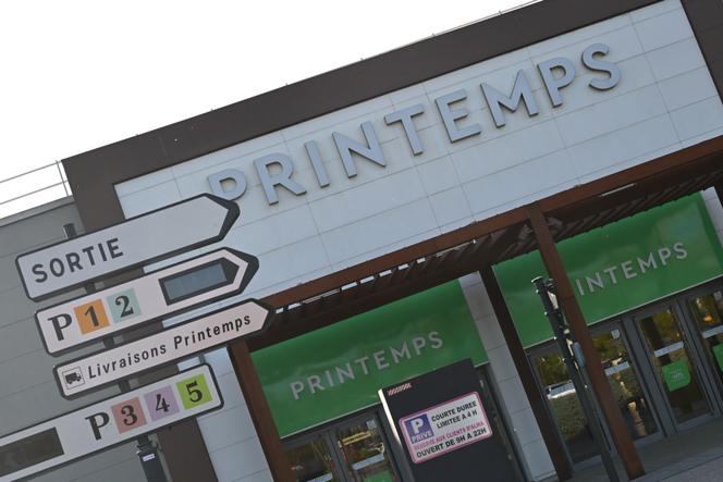 A entrada principal do Printemps de Rennes, 7 de abril de 2026.