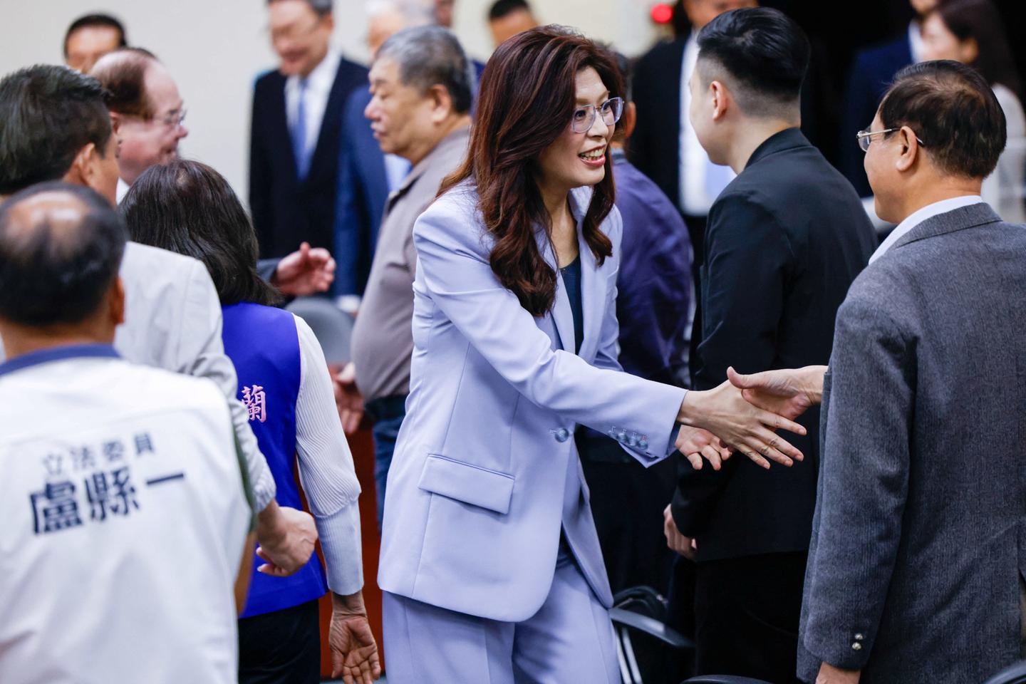 China recibe a la jefa de la oposición taiwanesa para avalar la idea de una solución política