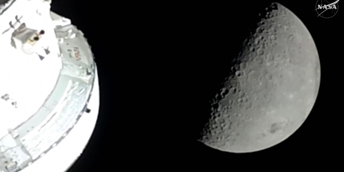 Artemis 2 : les astronautes battent un record d'éloignement en survolant la Lune