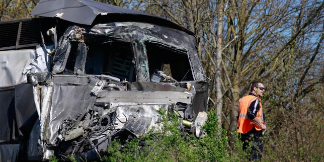 Accident mortel avec un TGV dans le Pas-de-Calais : le chauffeur du poids lourd mis en examen pour homicide routier