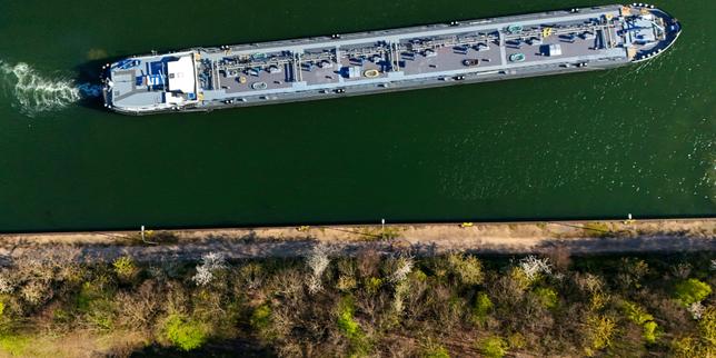 First non-Iranian oil tanker crosses Strait of Hormuz since ceasefire