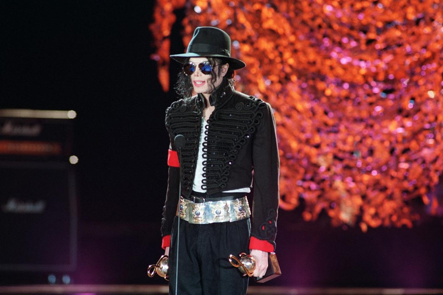 Michael Jackson dans « Le Monde », du « danseur d’exception » à la star mondiale à l’image ternie