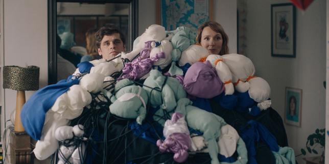 « Une fille en or » : une romance improbable entre deux êtres antagonistes