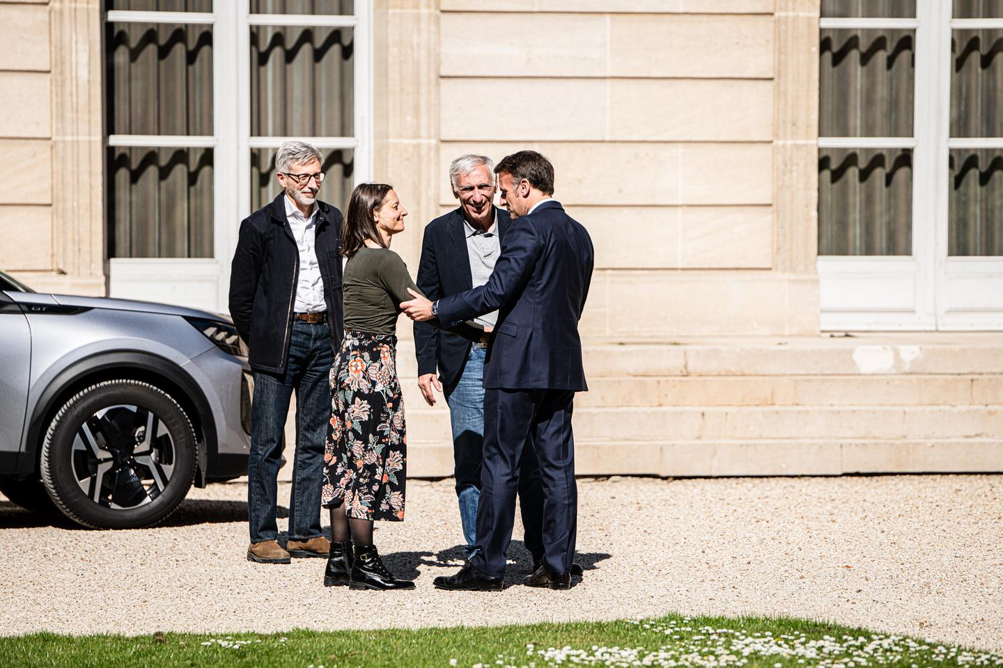 Cécile Kohler et Jacques Paris, les otages français détenus pendant quatre ans en Iran, sont arrivés à l’Elysée