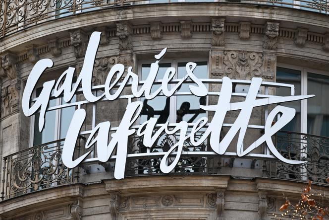 Fachada da loja Galeries Lafayette, boulevard Haussmann, em Paris, 14 de dezembro de 2025.