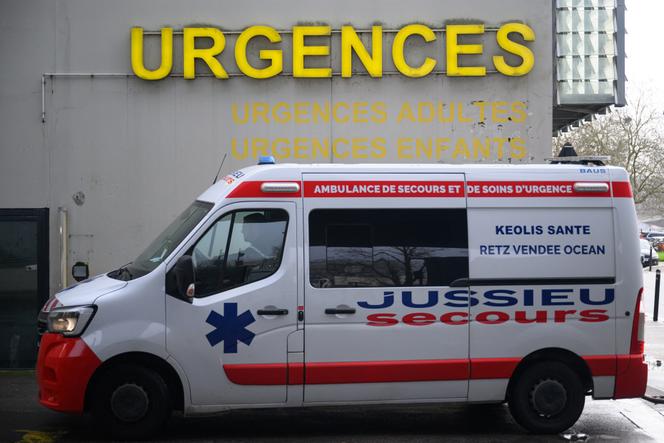 Em frente ao hospital universitário de Nantes, 30 de janeiro de 2026.