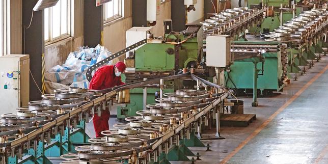 En Chine, des aciéries à bout de souffle et des ouvriers déclassés : « Mon garçon ne reviendra plus vivre ici, c’est sale et sans avenir »