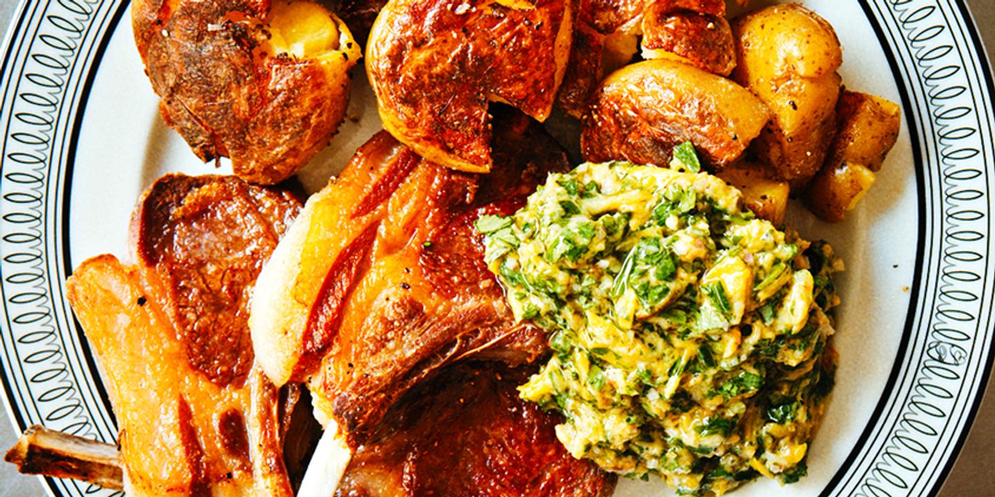 Jesse Jenkins dévoile sa recette signature : côtelettes d'agneau et pommes croustillantes