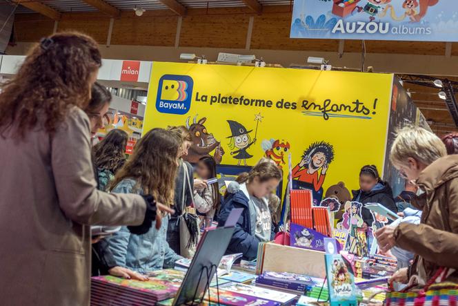 As edições Bayard estão expostas na Feira do Livro e da Imprensa Juvenil Seine St Denis, em Montreuil, 27 de novembro de 2025