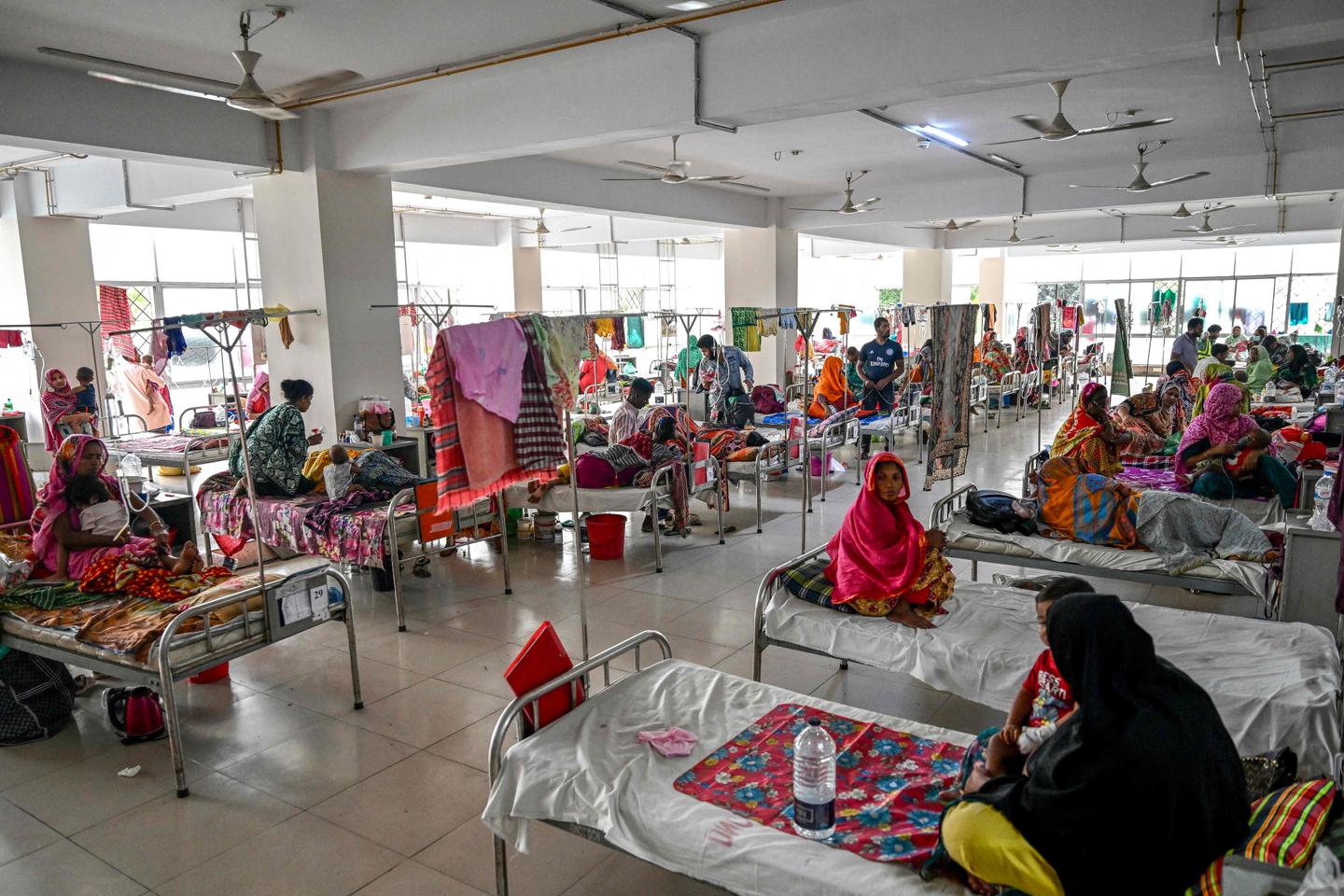 Au Bangladesh, faute de vaccination suffisante, une épidémie de rougeole a déjà causé la mort de plus d’une centaine d’enfants depuis mars