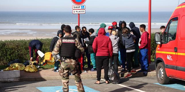 Four migrants die trying to cross Channel to England, say French authorities