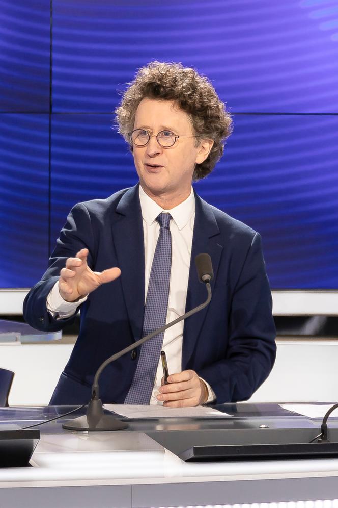 Nicolas Barré no set do Cnews, em março de 2024. 