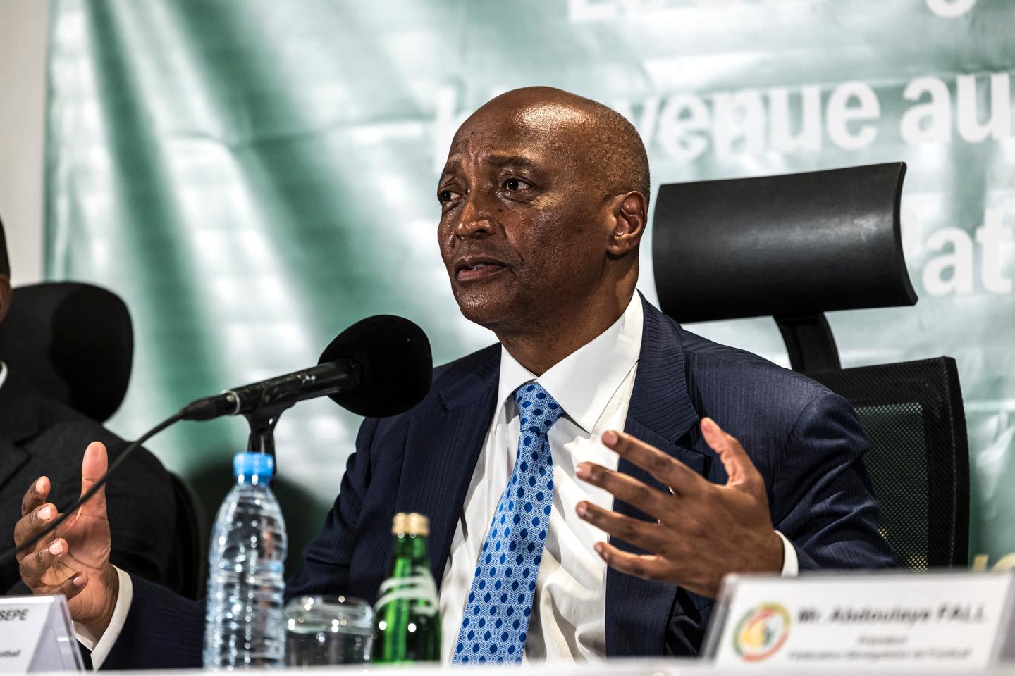 A Dakar et à Rabat, Patrice Motsepe tente de refermer la parenthèse de la finale chaotique de la CAN