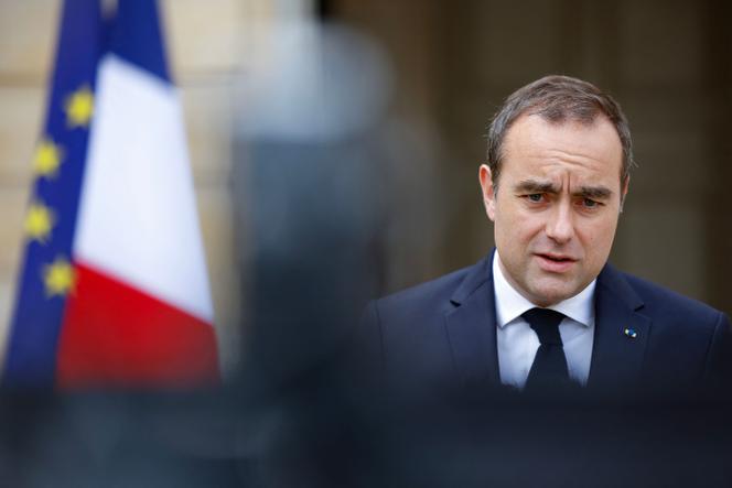 O Primeiro Ministro, Sébastien Lecornu, em Paris, 10 de abril de 2026.