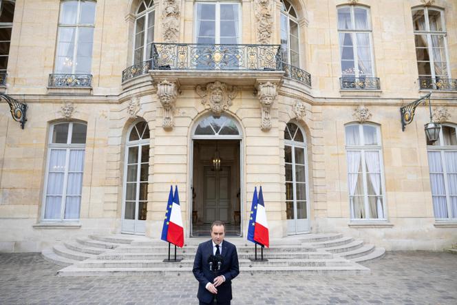 Primeiro Ministro Sébastien Lecornu, em Matignon, 10 de abril de 2026. 