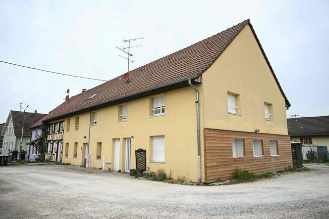 A casa perto da qual a criança sequestrada na van de seu pai foi encontrada, em Hagenbach (Alto Reno), em 11 de abril de 2026.