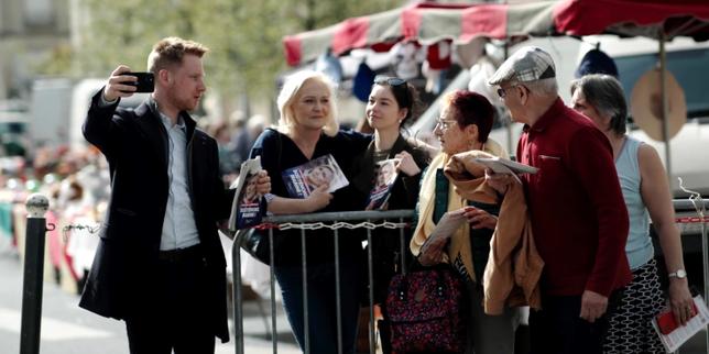 Marie-Caroline Le Pen (deuxième à gauche) dans une image extraite du documentaire «&nbsp;RN&nbsp;72, à la conquête de l’Ouest&nbsp;», de Camille Girerd et Florent Maillet.