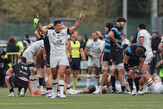 O jogador do Toulon, Juan Ignacio Brex, comemora a vitória de seu time no gramado de Glasgow, na semifinal da Copa dos Campeões, em 11 de abril de 2026.