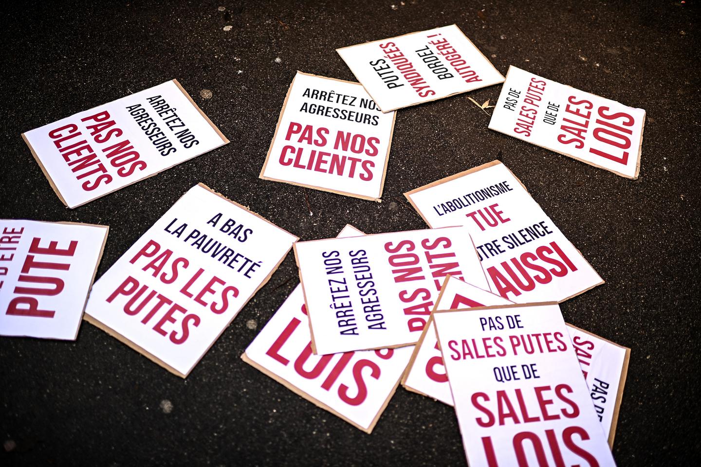 Prostitution : des clivages persistants dix ans après l’adoption de la loi de 2016