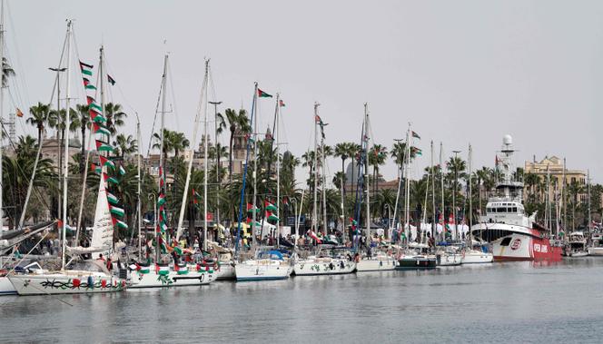 A flotilha que transportava ativistas pró-Palestina, atracada no porto de Barcelona (Espanha), 11 de abril de 2026.