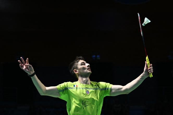 O francês Christo Popov durante a final do Campeonato Europeu venceu o dinamarquês Anders Antonsen em Huelva (Espanha), 12 de abril de 2026.