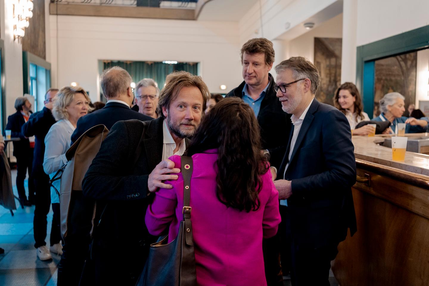 A Montreuil, la « France des ronds-points et des barbecues » anime les débats entre Faure, Vallaud, Glucksmann et Jadot