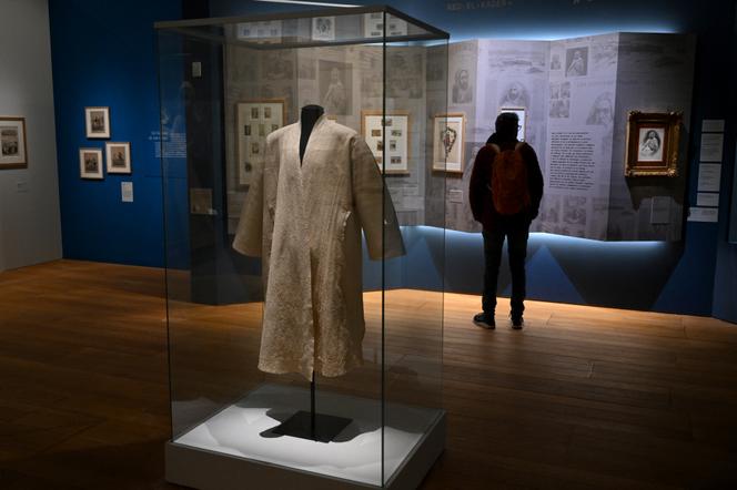 O caftan do Emir Abd El-Kader, durante a exposição “Abd El-Kader” no Museu das Civilizações Europeias e Mediterrânicas, em Marselha, 5 de abril de 2022. 