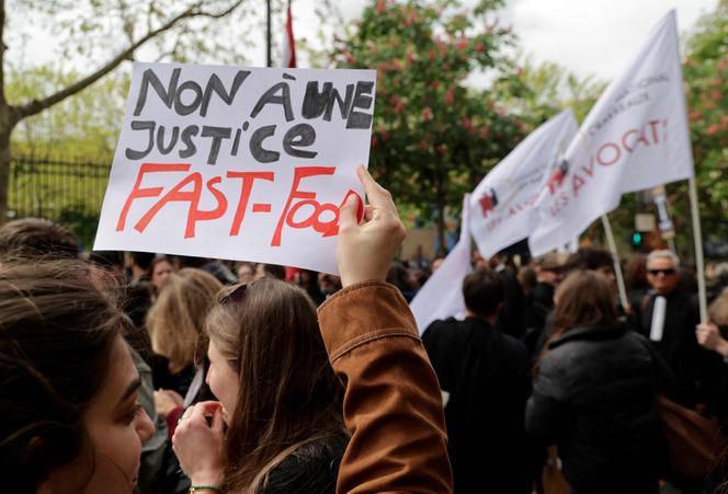 Em Paris, 13 de abril de 2026.