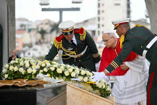 Papa Leão XIV durante sua visita ao Memorial dos Mártires (Maqam E'chahid), em El-Madania (Argélia), 13 de abril de 2026.