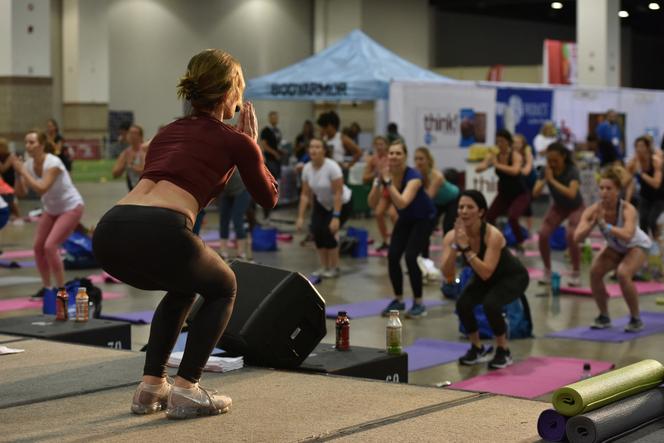 Cours de HIIT avec une coach sportive de l’émission « The Biggest Loser », lors de la première journée du festival « Wellness Your Way » au Colorado Convention Center, à Denver (Colorado), le 16 août 2019.