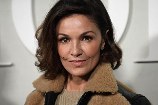 Nadia Farès durante a Semana de Moda Feminina de Paris, 27 de setembro de 2022.