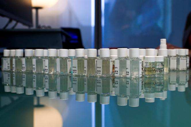 Em laboratório da fabricante de aromas cosméticos e princípios ativos Givaudan, em Paris, 10 de fevereiro de 2020.