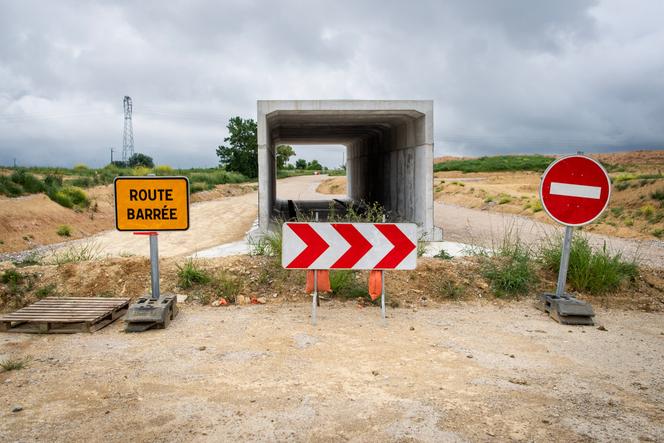 Canteiro de obras abandonado no traçado da autoestrada A69, em Cuq-Toulza (Tarn), em 15 de maio de 2025.