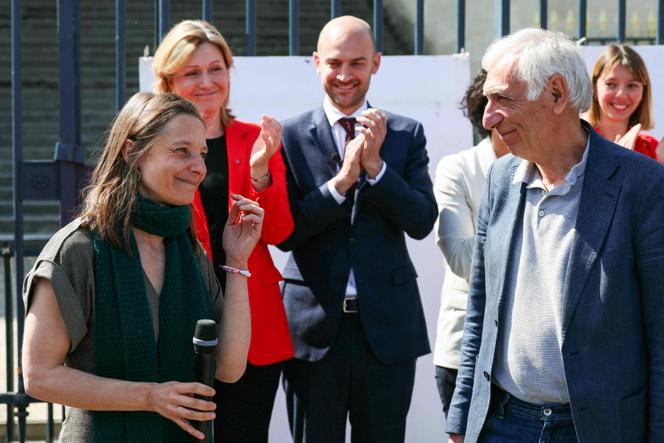 Cécile Kohler e Jacques Paris, diante do Presidente da Assembleia Nacional, Yaël Braun-Pivet, e do Ministro das Relações Exteriores, Jean-Noël Barrot, na Assembleia Nacional, em Paris, 14 de abril de 2026. 