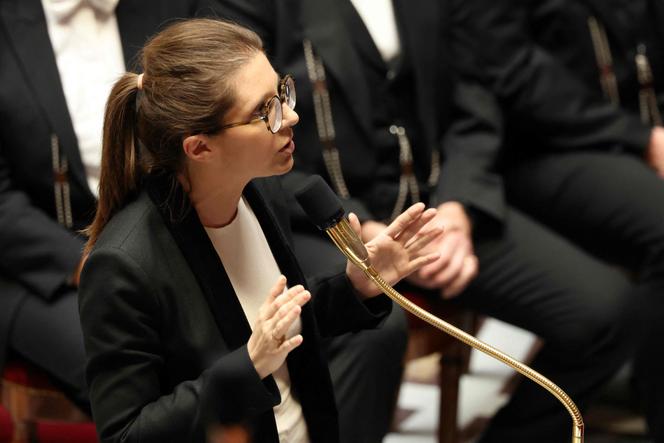 Aurore Berge, Secretária de Estado da Igualdade, na Assembleia Nacional, em Paris, 14 de abril de 2026.