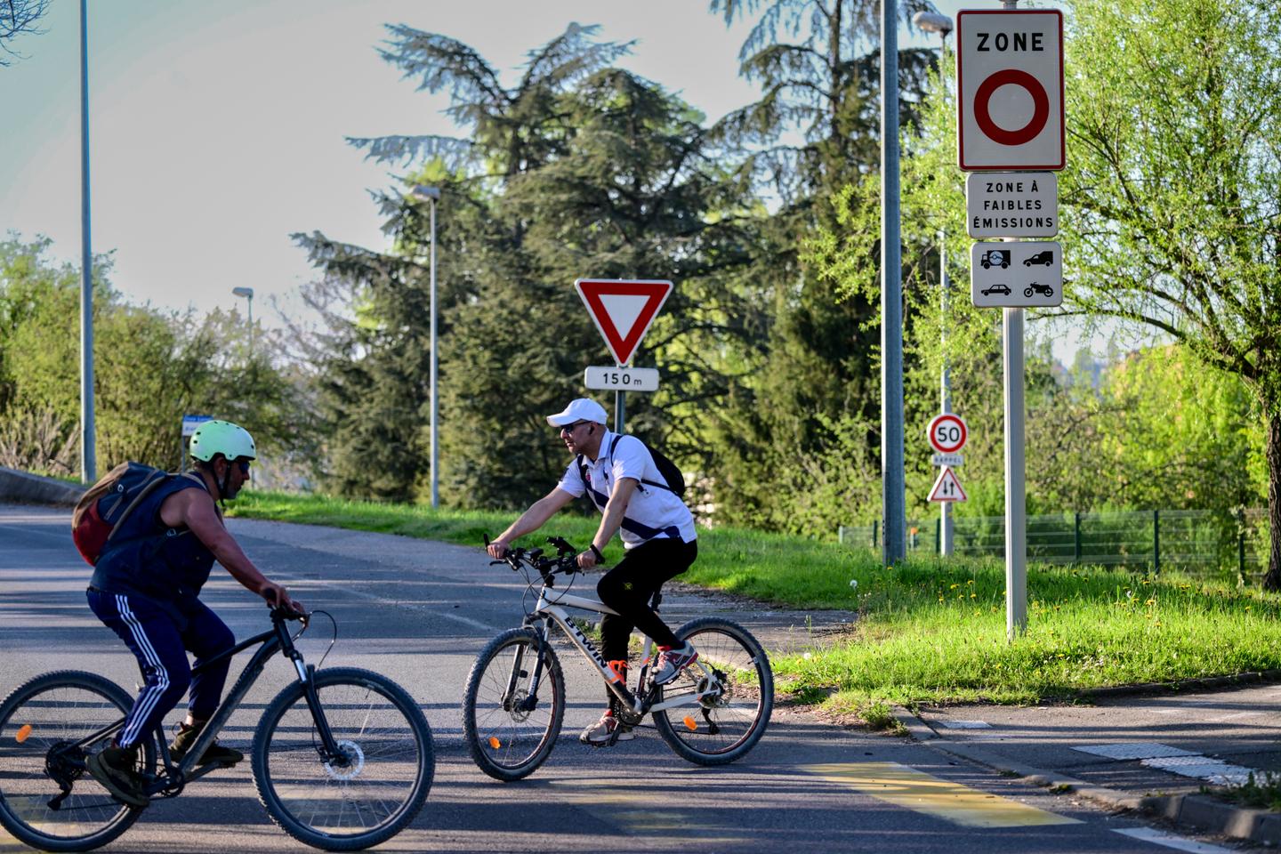ZFE : les députés rejettent un amendement de compromis et adoptent leur suppression