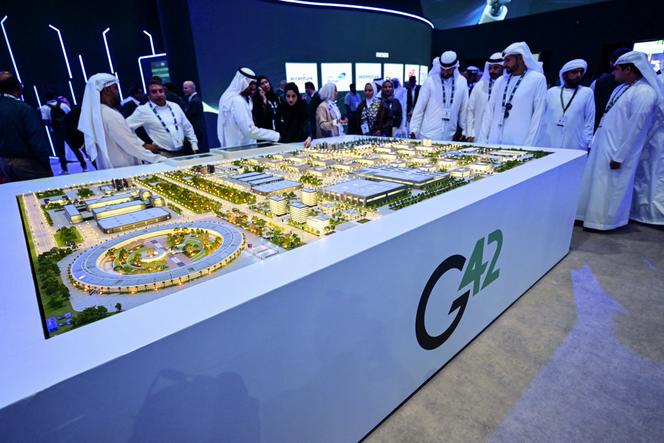 Maquete do maior data center dos Emirados Árabes Unidos, em construção em Abu Dhabi no âmbito da iniciativa Stargate, joint venture entre G42, Microsoft e OpenAI, em Abu Dhabi, 3 de novembro de 2025.