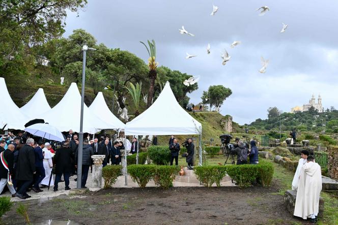 Papa Leão XIV no sítio arqueológico de Hipona, em Annaba (Argélia), 14 de abril de 2026.