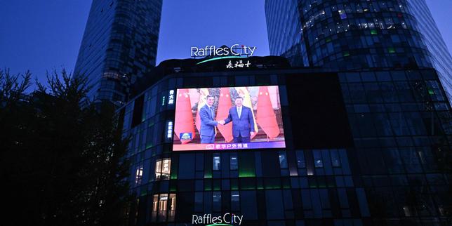 Pedro Sanchez once again visits Beijing and embraces closer ties with China