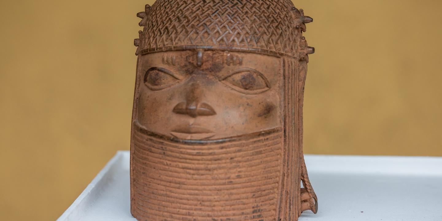 Restitution des biens culturels pillés en Afrique : l'Europe à la traîne ?