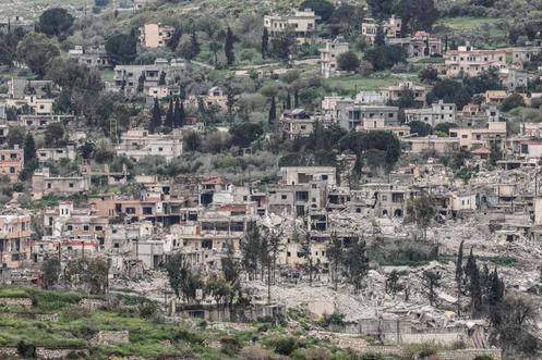 Des bâtiments détruits dans le sud du Liban, vus du côté israélien de la frontière, le 15 avril 2026.
