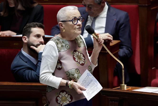A Ministra do Ordenamento do Território e da Descentralização, Françoise Gatel, na Assembleia Nacional, em Paris, 15 de abril de 2026.
