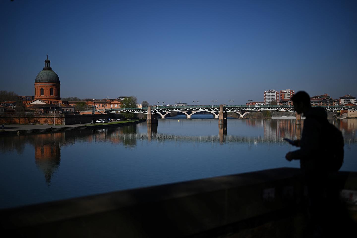 « La situation est anxiogène, on préfère ne pas partir loin » : pour les vacances 2026, les Français optent pour la proximité, avec des budgets serrés