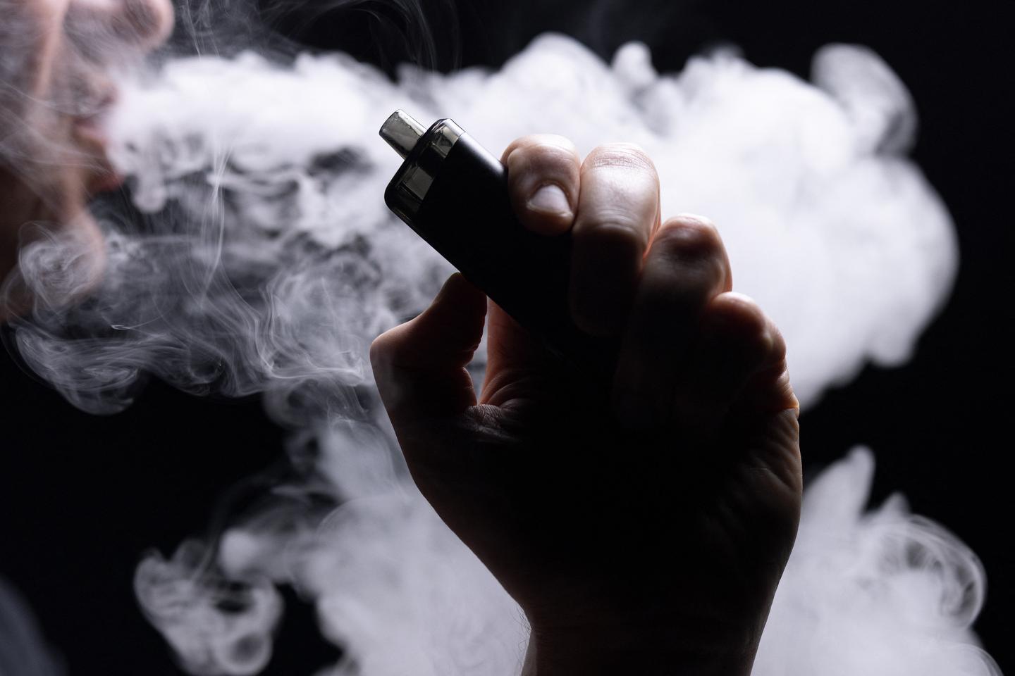 Cigarette lectronique : deux dputs veulent imposer le paquet neutre au  vapotage