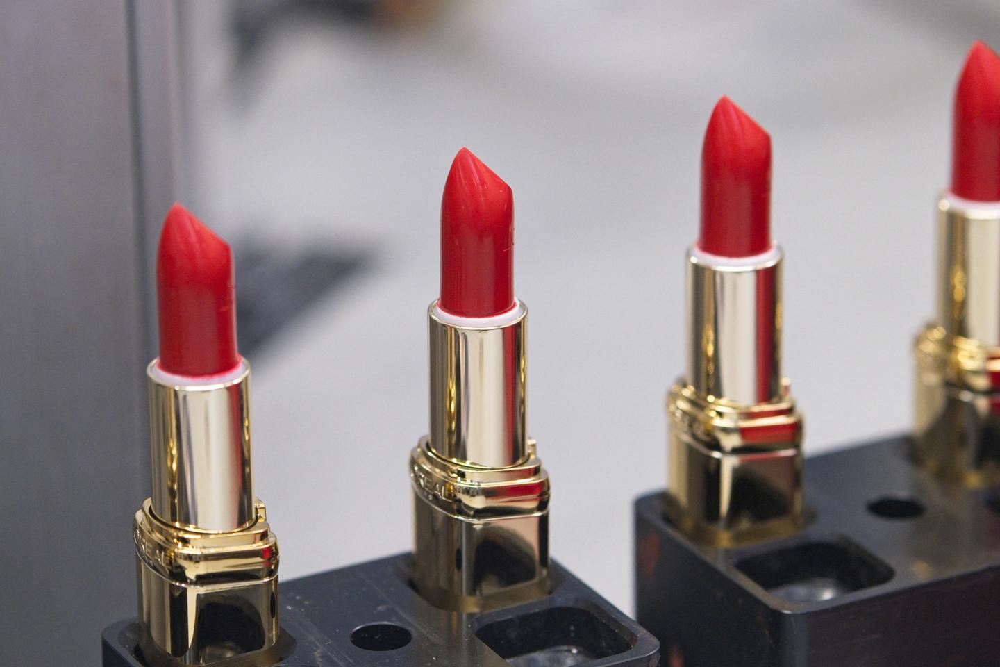 Produits chimiques dans les cosmétiques et parfums : les eurodéputés s’accordent sur un compromis qui « évite le pire » pour les consommateurs