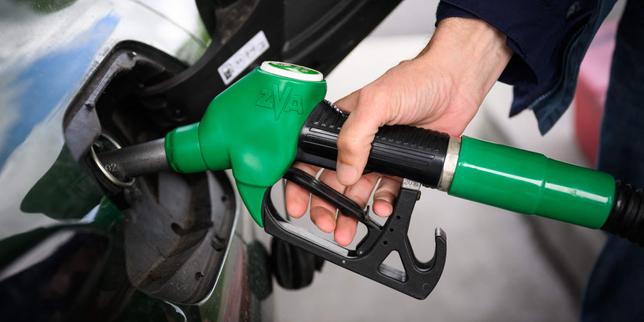 « Là, j’ai dit non, c’est trop cher » : l’augmentation des prix de l’essence met les budgets sous pression
