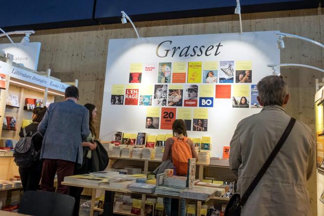 No estande das edições Grasset, no Festival do Livro de Paris, 12 de abril de 2024.